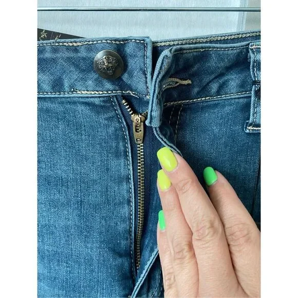 ED HARDY HIGH RISE WIDE LEG EAGLE EMBROIDERED JEANS SZ 34